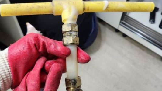 PPC배관 절단 및 새 배관 교체 완료