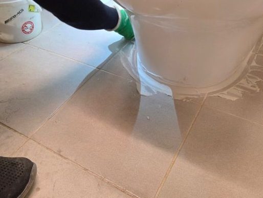 화장실 바닥 가스 추적 탐지 작업