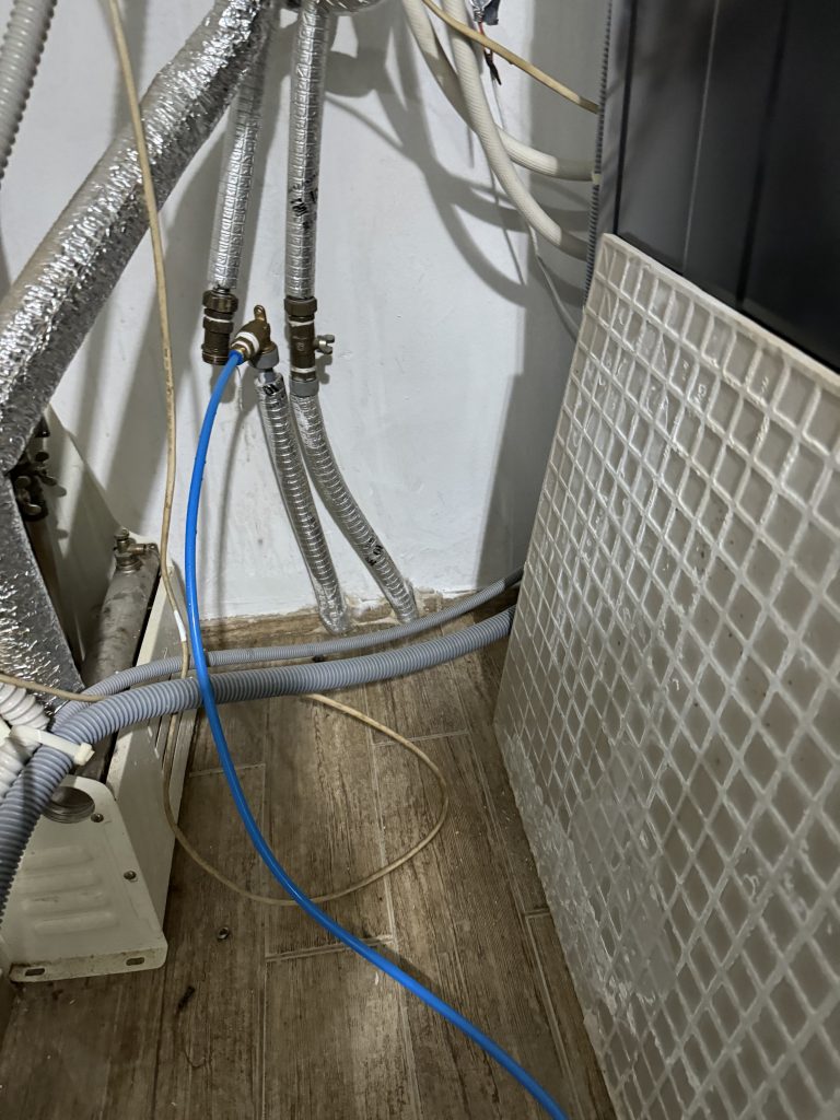 전문 누수탐지 업체의 현장 작업 모습