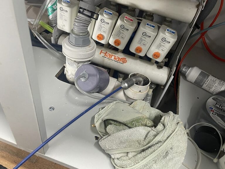 화성시 싱크대 물이 안 내려가고 역류할 때 어떻게 해결하나요